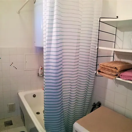 Leona Apartment *